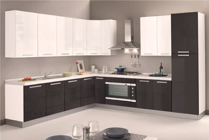 Cucine ad angolo moderne a Torino: misure, triangolo di lavoro, impianti e prezzi 2026