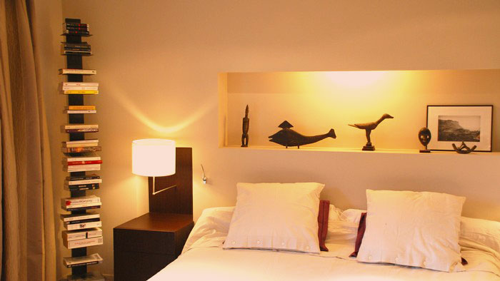 Lavori in cartongesso in camera da letto a Torino: cabine armadio, testiere LED e isolamento